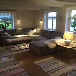 布斯塔度假屋 *