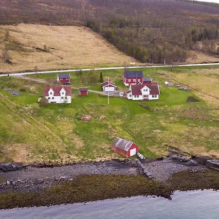 Bustad Holiday home Larseng